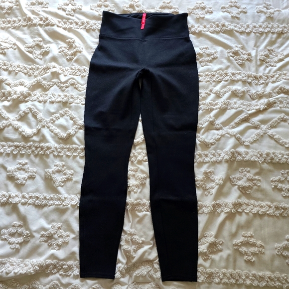 Nwot SPANX PONTE ANKLE LEGGINGS CLASSIC BLACK 20264R SIZE XS TP - Picture 2 of 12